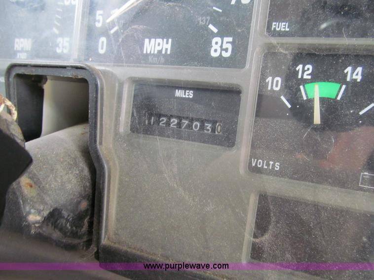 image for item E4895 2003 International 3800 school bus