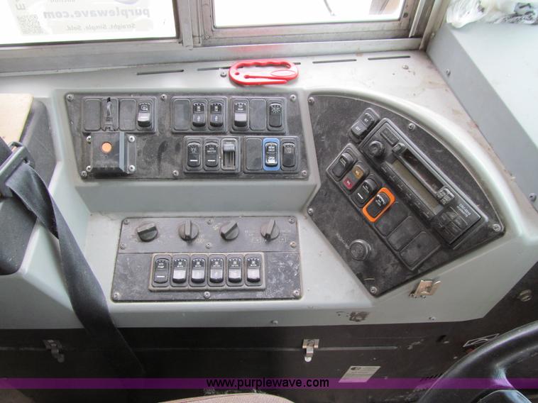 image for item E4895 2003 International 3800 school bus