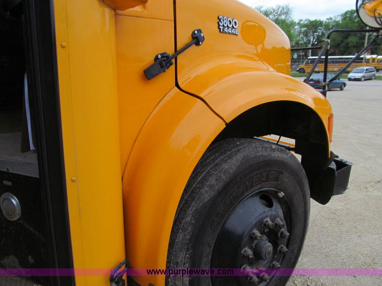 image for item E4897 2003 International 3800 school bus
