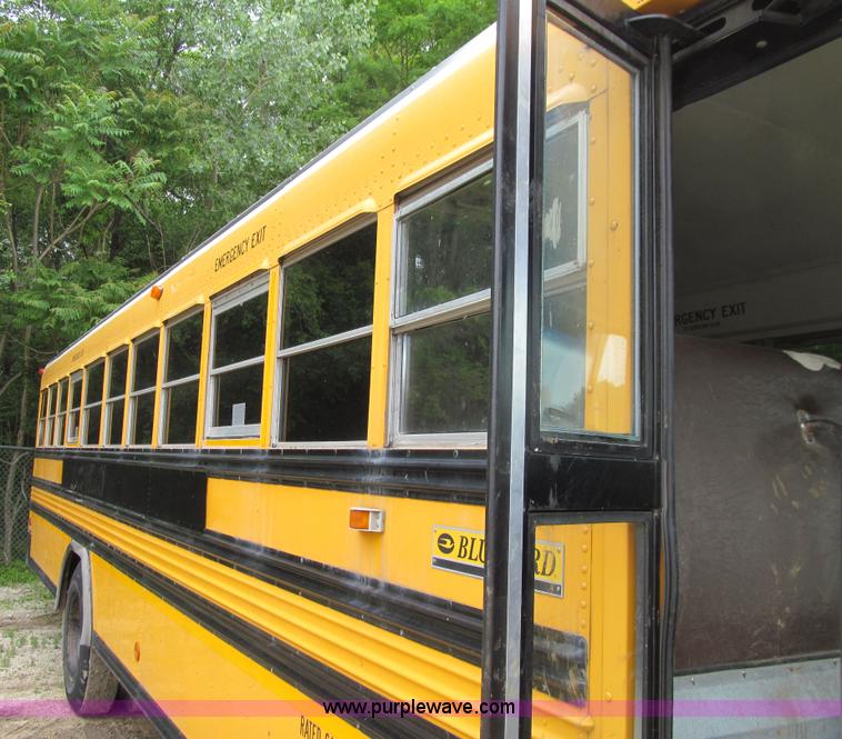 image for item E4897 2003 International 3800 school bus