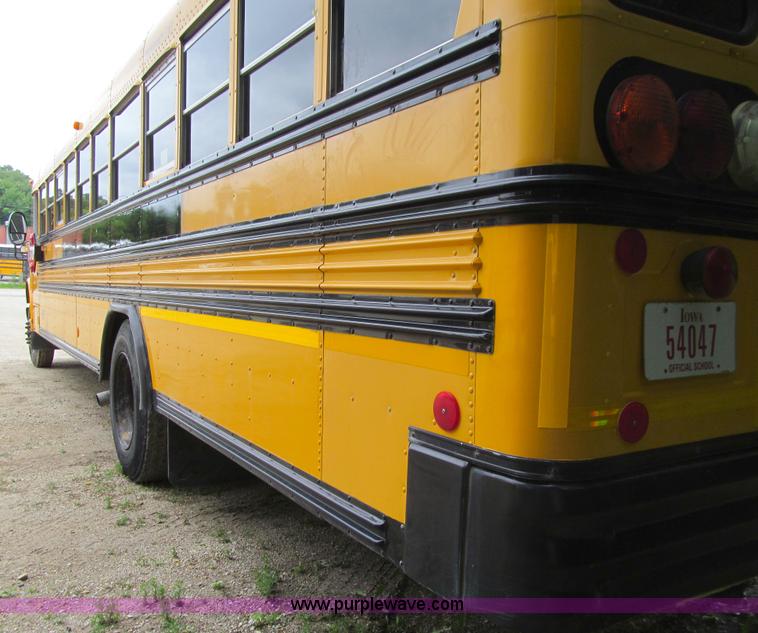 image for item E4897 2003 International 3800 school bus