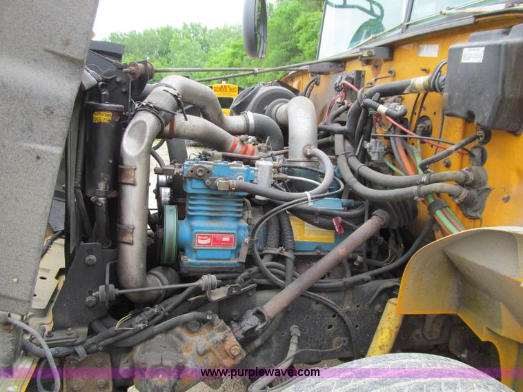 image for item E4897 2003 International 3800 school bus