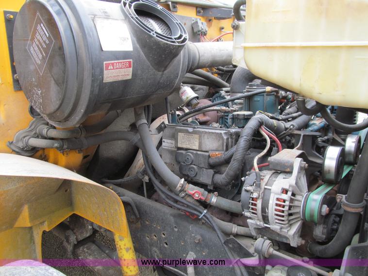 image for item E4897 2003 International 3800 school bus