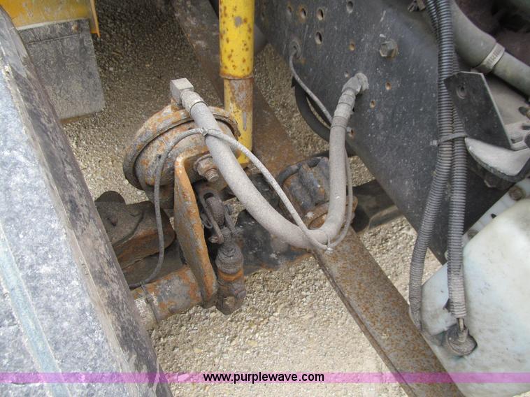 image for item E4897 2003 International 3800 school bus