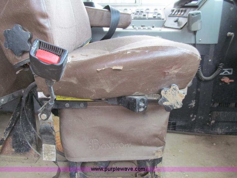 image for item E4897 2003 International 3800 school bus