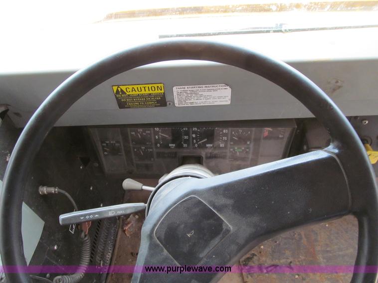 image for item E4897 2003 International 3800 school bus