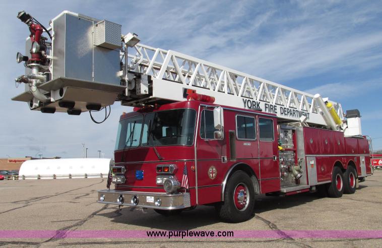 image for item F7365 1982 Hendrickson 1871-WS pumper/ladder fire truck
