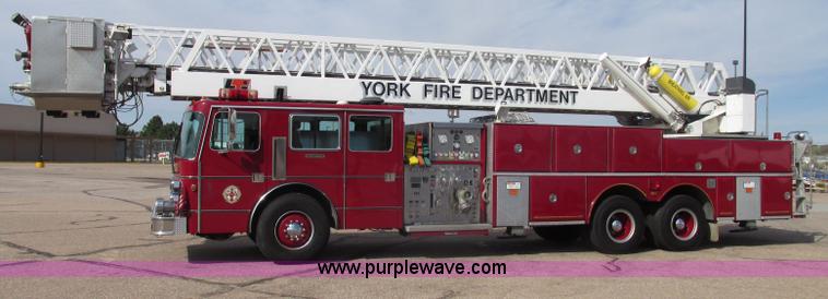 image for item F7365 1982 Hendrickson 1871-WS pumper/ladder fire truck