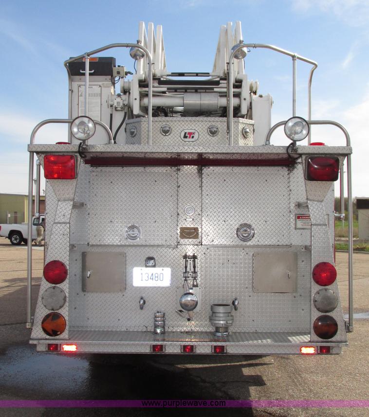 image for item F7365 1982 Hendrickson 1871-WS pumper/ladder fire truck