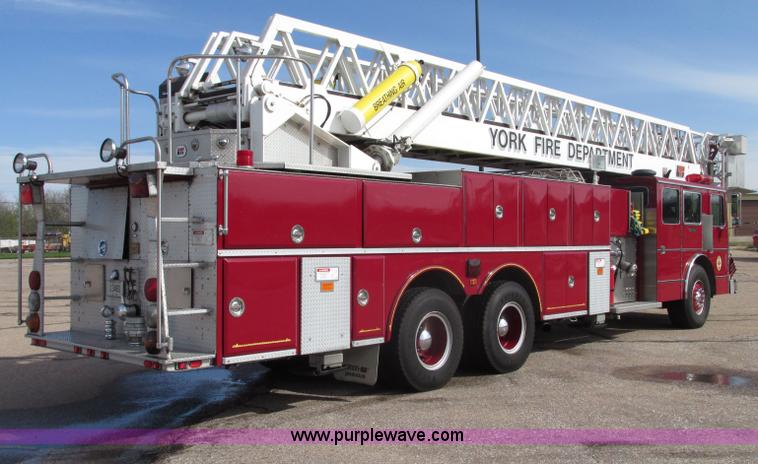 image for item F7365 1982 Hendrickson 1871-WS pumper/ladder fire truck