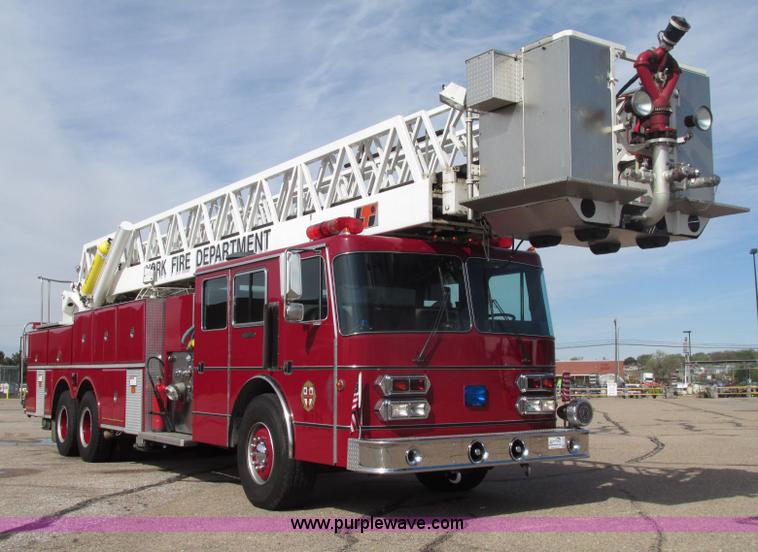 image for item F7365 1982 Hendrickson 1871-WS pumper/ladder fire truck