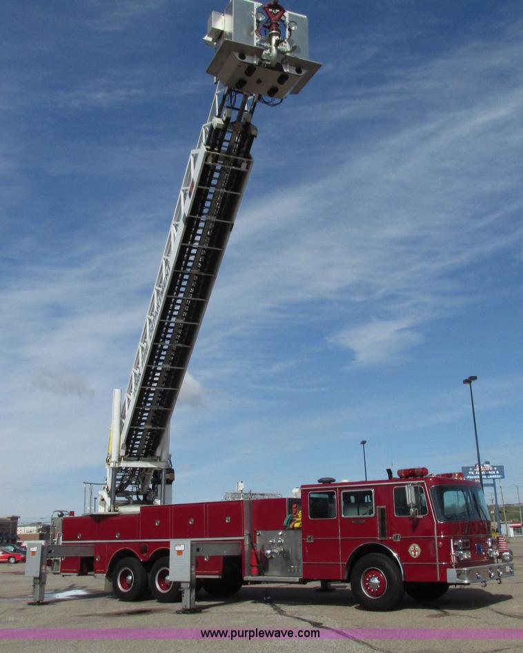 image for item F7365 1982 Hendrickson 1871-WS pumper/ladder fire truck