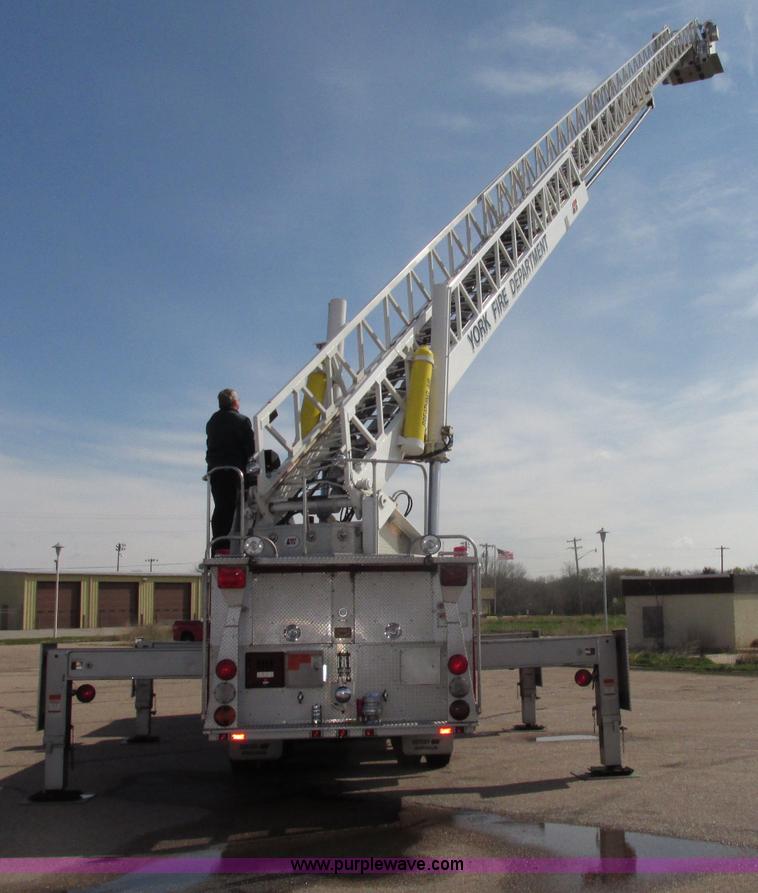 image for item F7365 1982 Hendrickson 1871-WS pumper/ladder fire truck