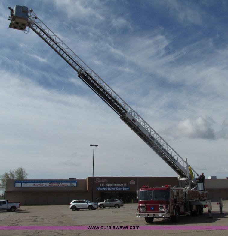 image for item F7365 1982 Hendrickson 1871-WS pumper/ladder fire truck