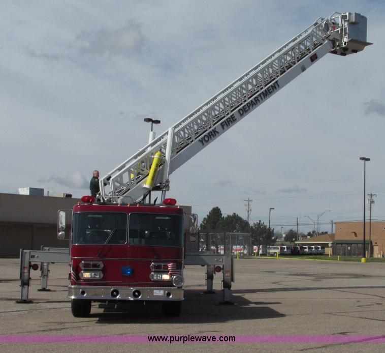 image for item F7365 1982 Hendrickson 1871-WS pumper/ladder fire truck