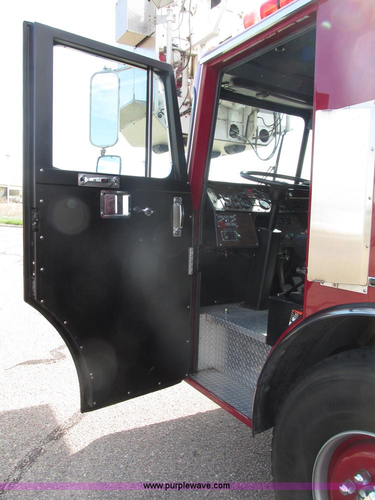 image for item F7365 1982 Hendrickson 1871-WS pumper/ladder fire truck