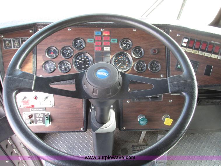 image for item F7365 1982 Hendrickson 1871-WS pumper/ladder fire truck