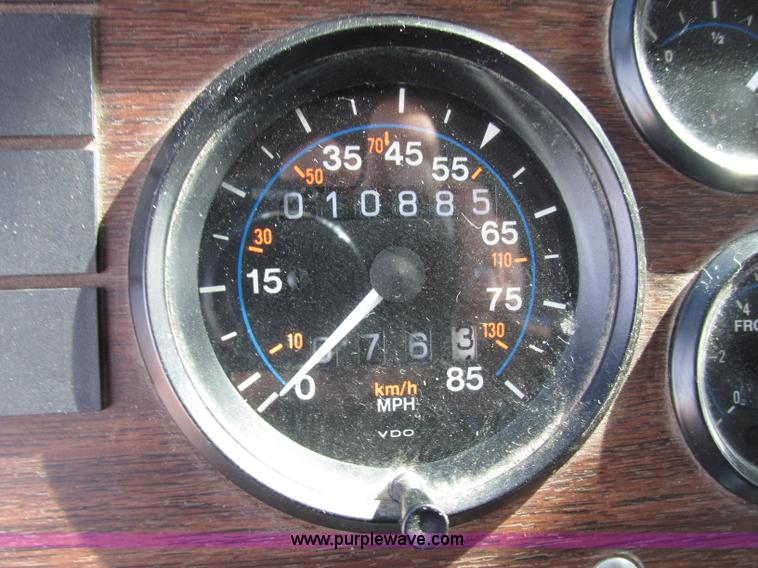 image for item F7365 1982 Hendrickson 1871-WS pumper/ladder fire truck