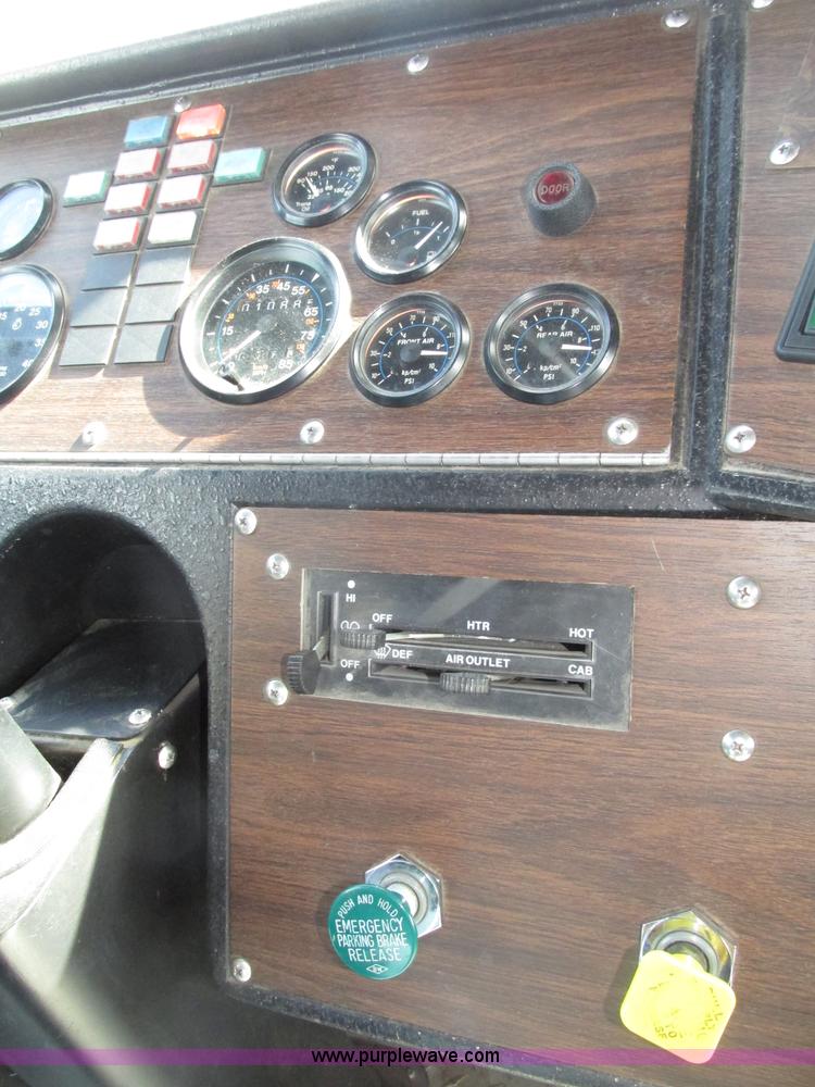 image for item F7365 1982 Hendrickson 1871-WS pumper/ladder fire truck