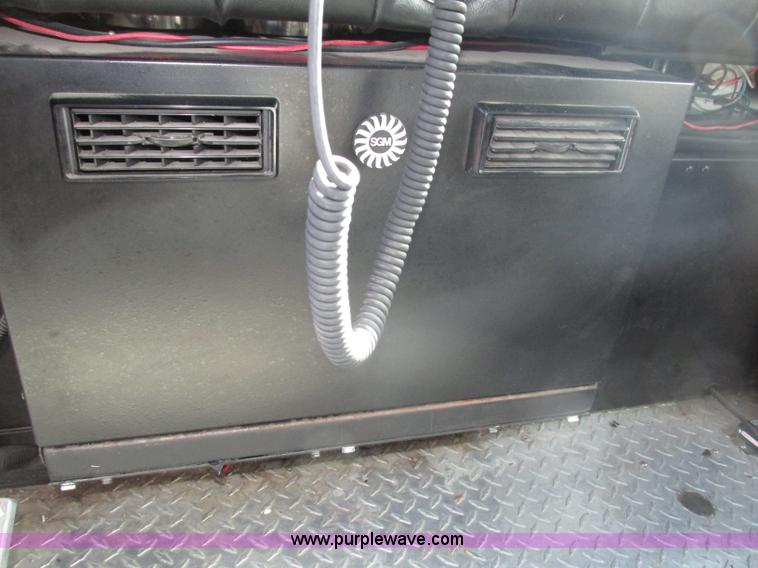 image for item F7365 1982 Hendrickson 1871-WS pumper/ladder fire truck