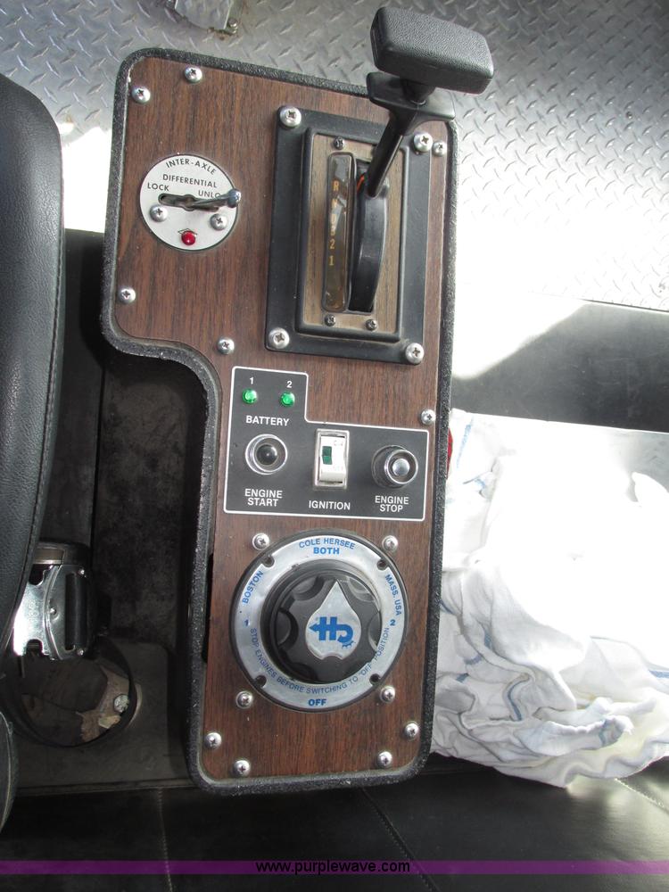 image for item F7365 1982 Hendrickson 1871-WS pumper/ladder fire truck