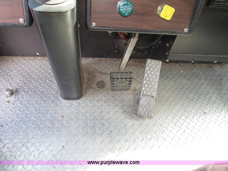 image for item F7365 1982 Hendrickson 1871-WS pumper/ladder fire truck