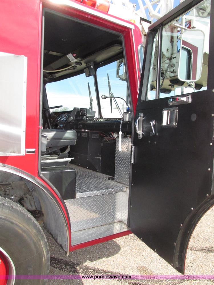 image for item F7365 1982 Hendrickson 1871-WS pumper/ladder fire truck