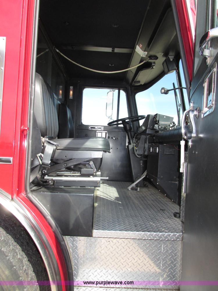 image for item F7365 1982 Hendrickson 1871-WS pumper/ladder fire truck