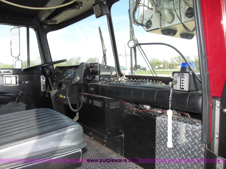 image for item F7365 1982 Hendrickson 1871-WS pumper/ladder fire truck