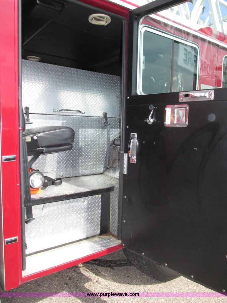 image for item F7365 1982 Hendrickson 1871-WS pumper/ladder fire truck