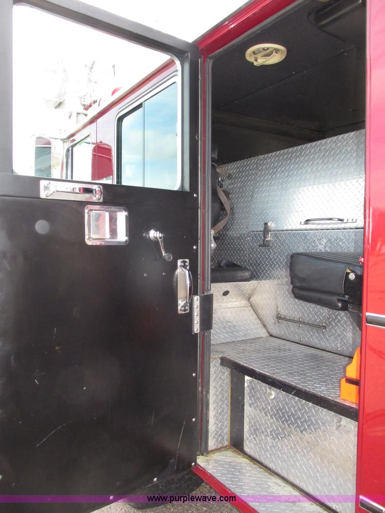 image for item F7365 1982 Hendrickson 1871-WS pumper/ladder fire truck