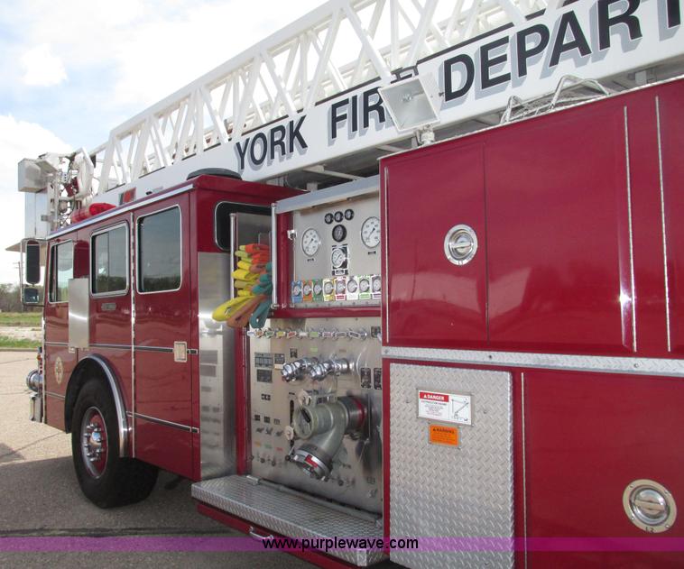 image for item F7365 1982 Hendrickson 1871-WS pumper/ladder fire truck