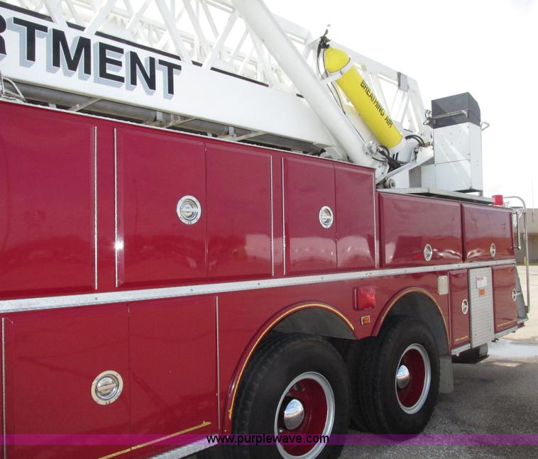 image for item F7365 1982 Hendrickson 1871-WS pumper/ladder fire truck