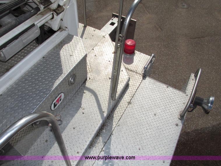 image for item F7365 1982 Hendrickson 1871-WS pumper/ladder fire truck