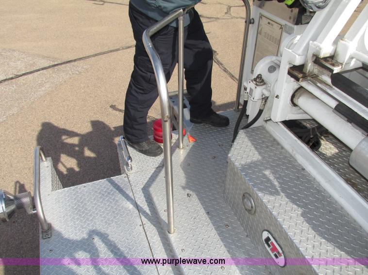 image for item F7365 1982 Hendrickson 1871-WS pumper/ladder fire truck