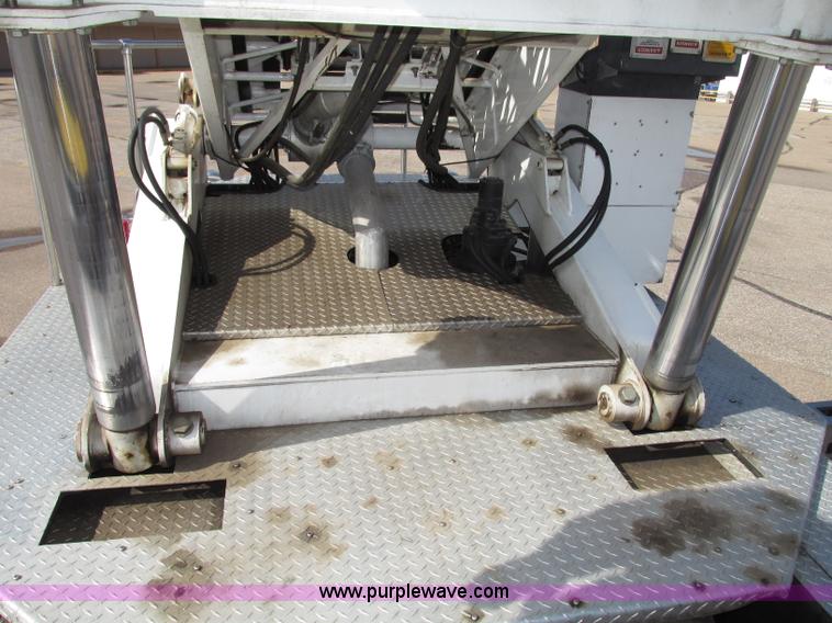 image for item F7365 1982 Hendrickson 1871-WS pumper/ladder fire truck