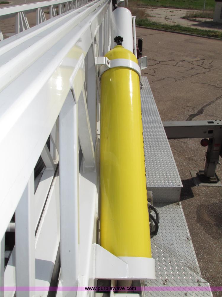 image for item F7365 1982 Hendrickson 1871-WS pumper/ladder fire truck