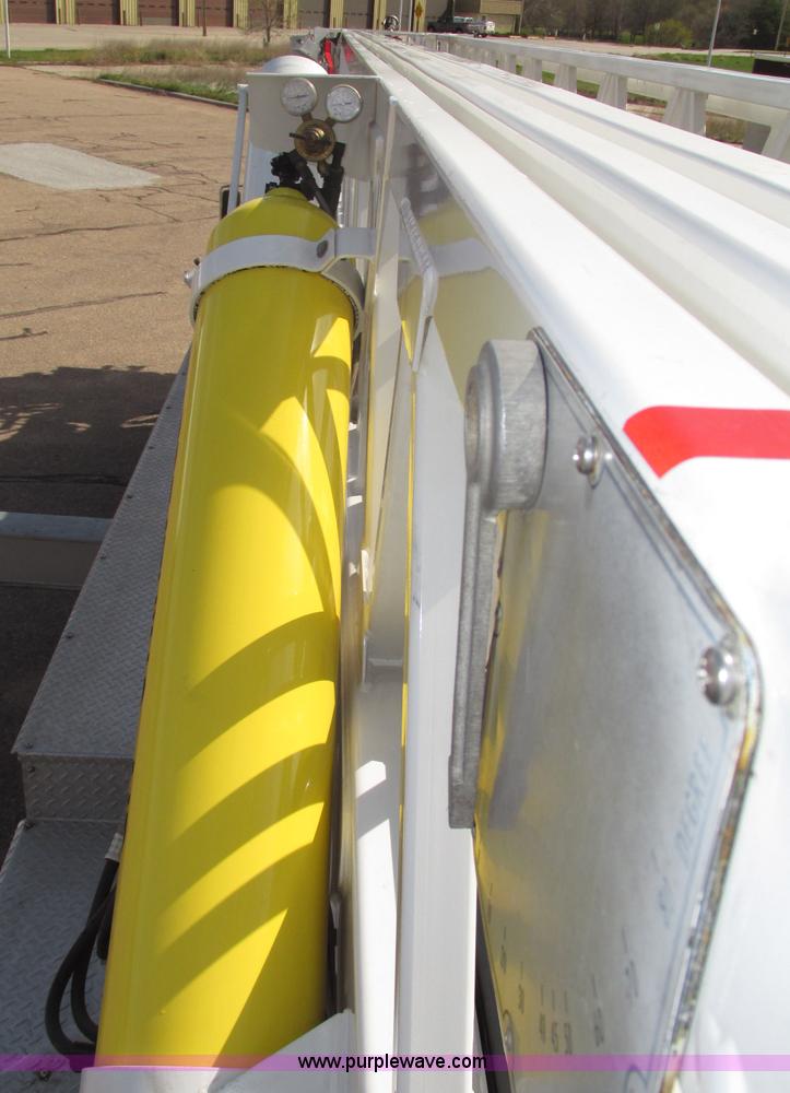 image for item F7365 1982 Hendrickson 1871-WS pumper/ladder fire truck