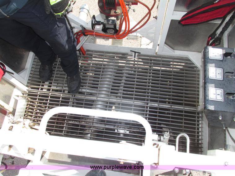 image for item F7365 1982 Hendrickson 1871-WS pumper/ladder fire truck