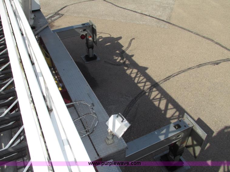 image for item F7365 1982 Hendrickson 1871-WS pumper/ladder fire truck