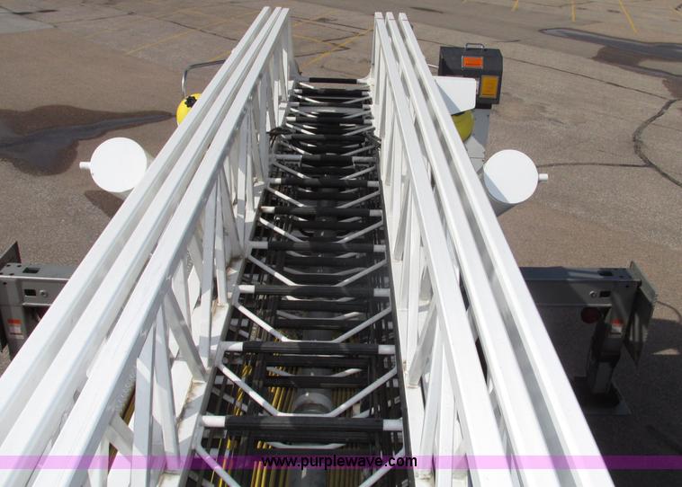 image for item F7365 1982 Hendrickson 1871-WS pumper/ladder fire truck