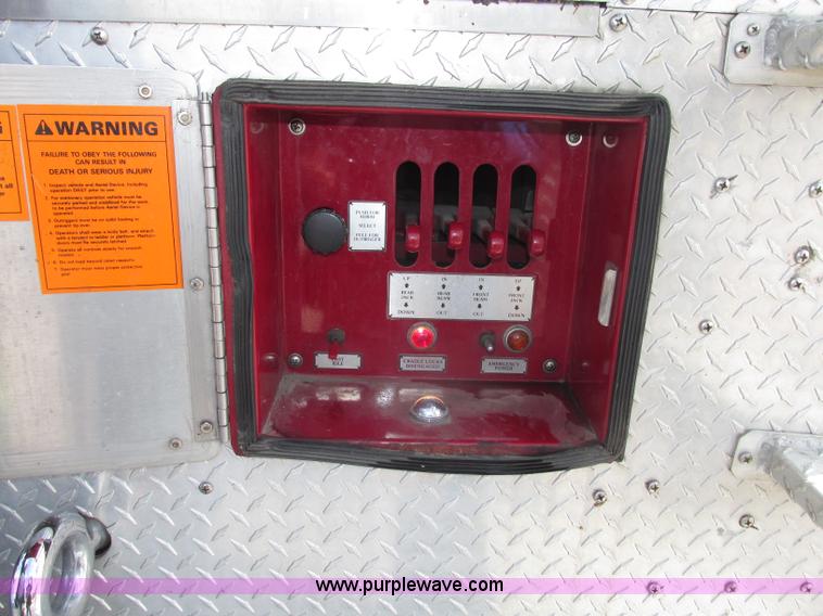 image for item F7365 1982 Hendrickson 1871-WS pumper/ladder fire truck