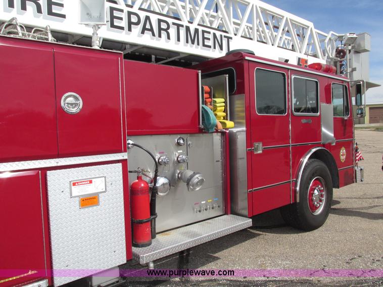 image for item F7365 1982 Hendrickson 1871-WS pumper/ladder fire truck