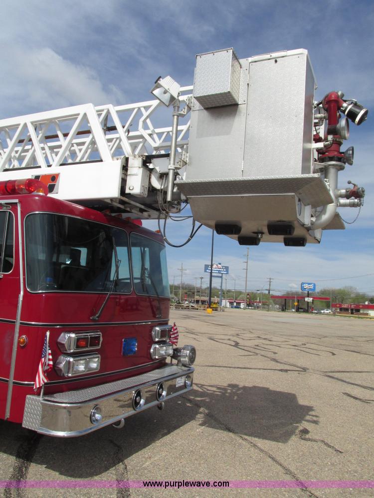 image for item F7365 1982 Hendrickson 1871-WS pumper/ladder fire truck