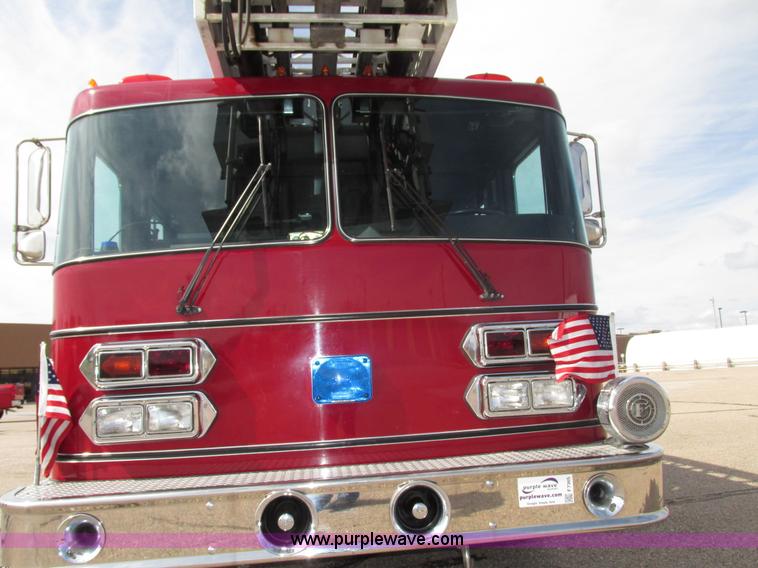 image for item F7365 1982 Hendrickson 1871-WS pumper/ladder fire truck