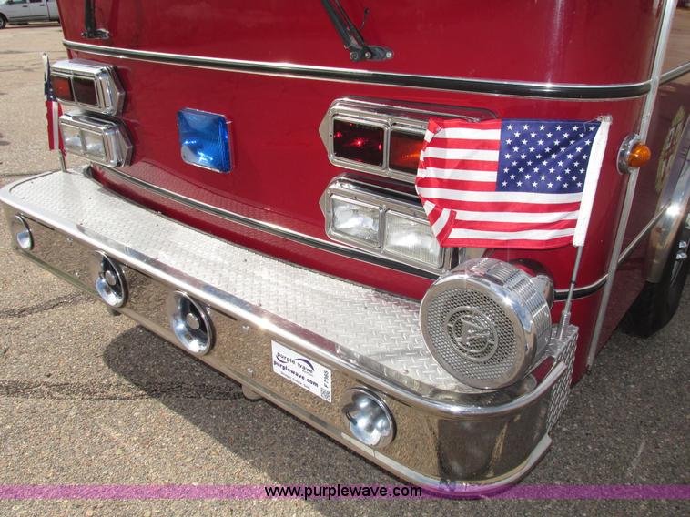 image for item F7365 1982 Hendrickson 1871-WS pumper/ladder fire truck