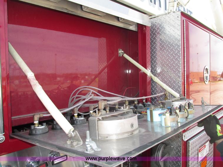 image for item F7365 1982 Hendrickson 1871-WS pumper/ladder fire truck