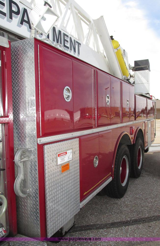 image for item F7365 1982 Hendrickson 1871-WS pumper/ladder fire truck