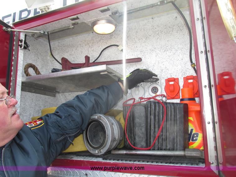 image for item F7365 1982 Hendrickson 1871-WS pumper/ladder fire truck