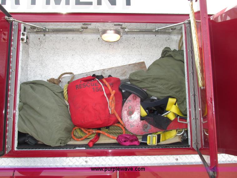 image for item F7365 1982 Hendrickson 1871-WS pumper/ladder fire truck